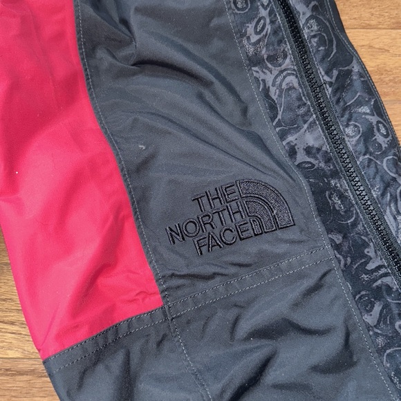 NWOT skiing pants, snow pants by North Face 👖 🎿 - Picture 6 of 9